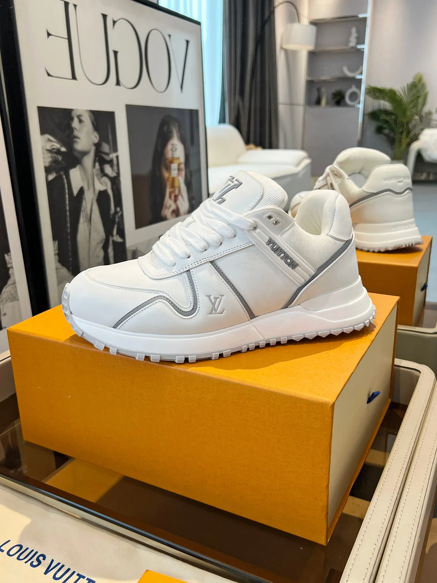 👟👟Ex-factory price 720👟👟 .LV Louis Vuitton's latest model, Phat Ding couple's thick-soled casual sneakers, original 1:1 production. Exquisite packaging at the counter [Celebration] ▪️Fabric: Original customized imported first-layer cowhide ▪️Inner lining: Customized breathable mesh ▪️Outsole: Original open-molded TPU combination outsole ▪️Sole thickness: 3.5CM ▪️Size: Women's 35-42/ Men's 39-46